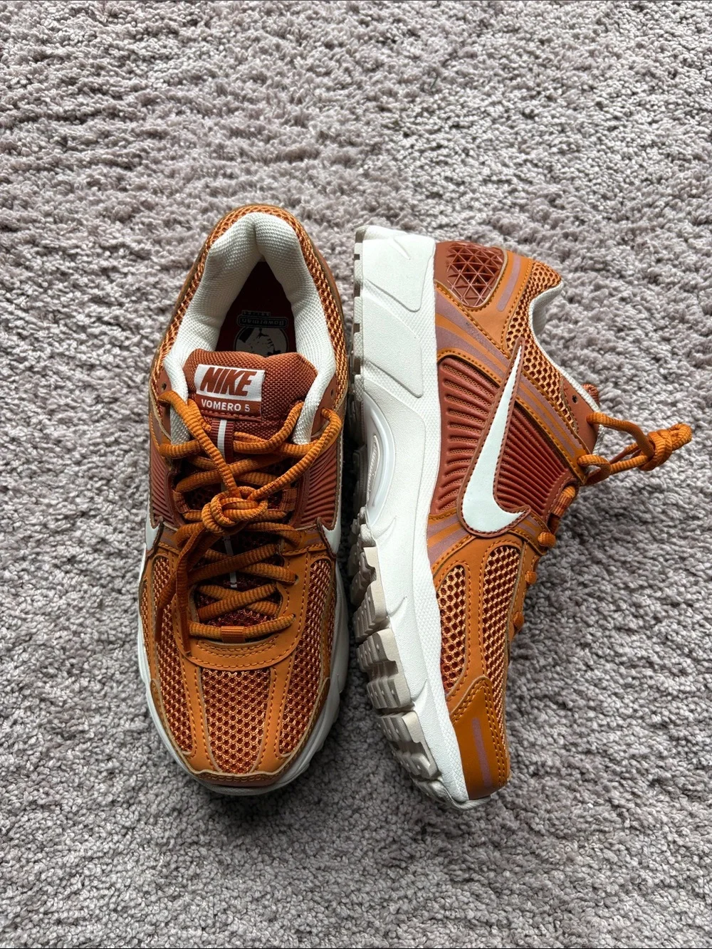 **NEW NEVER WORN** Nike Burnt Orange Vomero Sneakers
